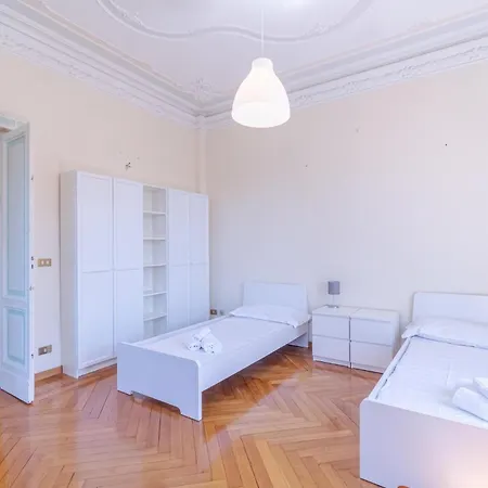 Apartment 4 Bedroom Stunning In Genua