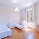 4 Bedroom Cozy Apartment In Genova جنوة